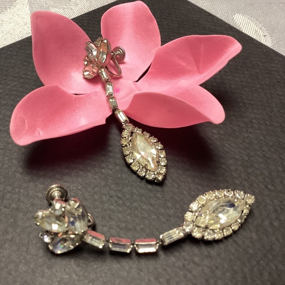 Vintage Art Deco Drop Rhinestone Earrings -  SCREW BACK ELEGANT - Picture 1 of 7